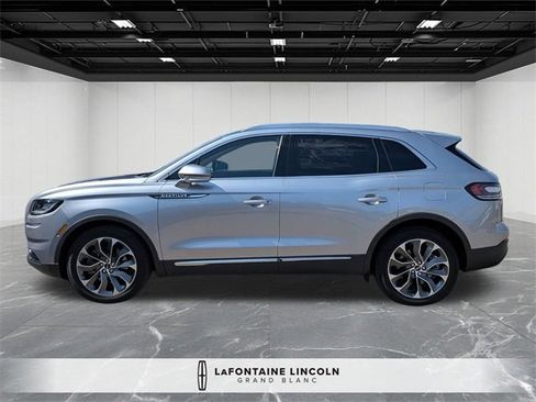 Used 2022 Lincoln Nautilus Reserve image 2