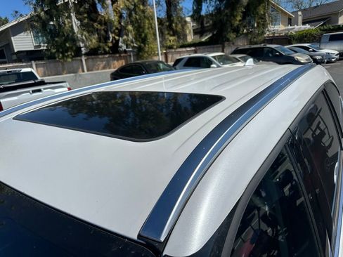 Used 2026 Toyota Highlander Limited image 8