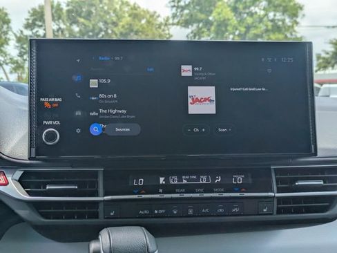 Used 2025 Toyota Sienna XLE FWD image 20