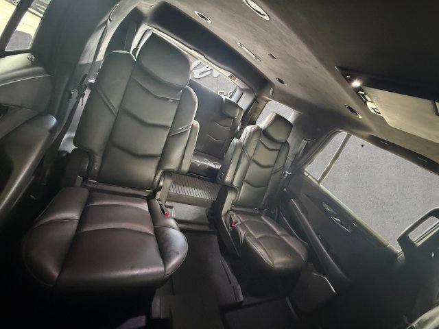 Used 2018 Cadillac Escalade Platinum AWD/4WD image 22