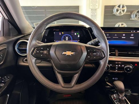 Used 2024 Chevrolet Trax LT FWD image 11
