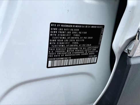 Used 2021 Volkswagen Tiguan SE w/ Panoramic Sunroof Package image 40