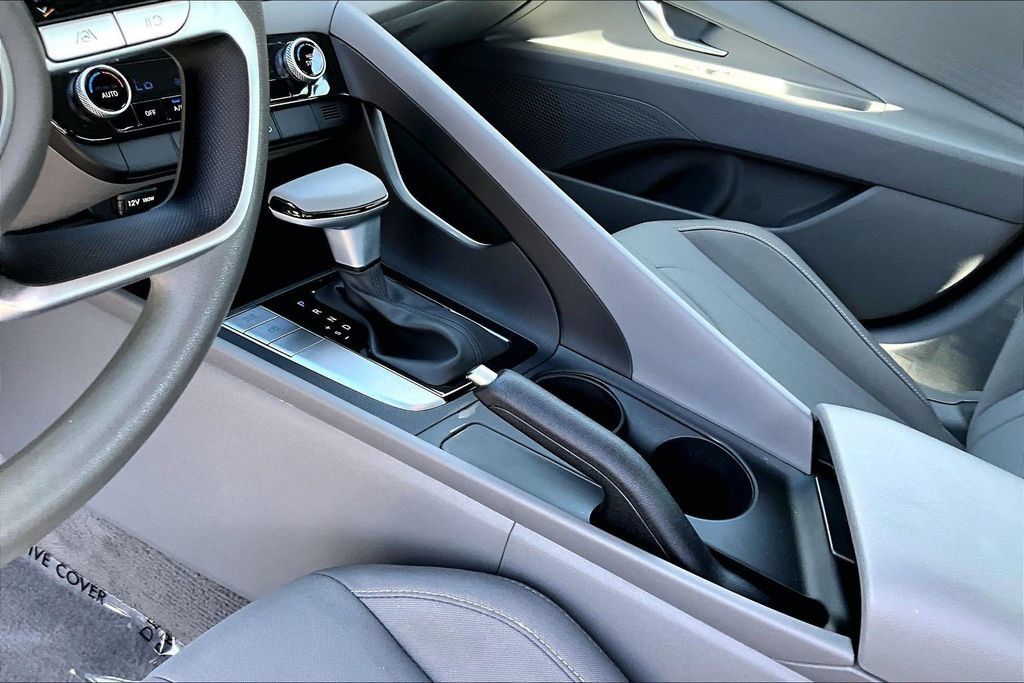 Certified 2024 Hyundai Elantra SEL FWD image 11