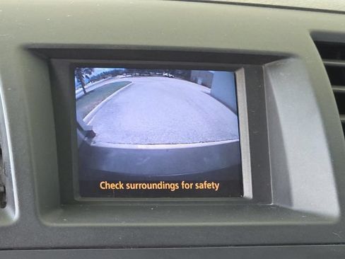 Used 2012 Toyota Highlander SE w/ Tow Pkg FWD image 16