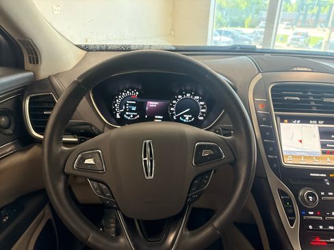 Used 2018 Lincoln MKX Select w/ Select Plus Package AWD/4WD image 20