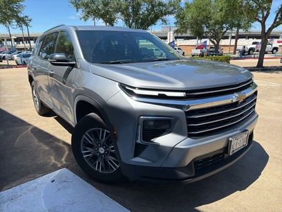 Used 2025 Chevrolet Traverse LT