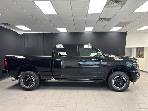 Used 2025 RAM 2500 Laramie AWD/4WD image 2