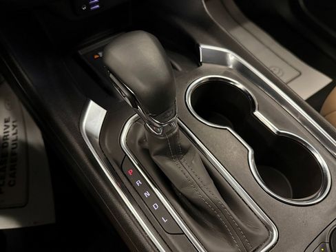 Used 2023 Chevrolet Traverse Premier image 16