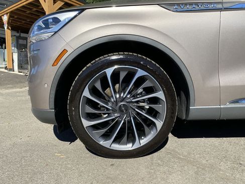 Used 2020 Lincoln Aviator Reserve w/ Equipment Group 202A AWD/4WD image 11