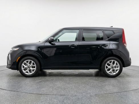 Used 2025 Kia Soul LX w/ LX Technology Package image 5