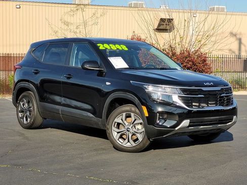 Used 2024 Kia Seltos LX image 2