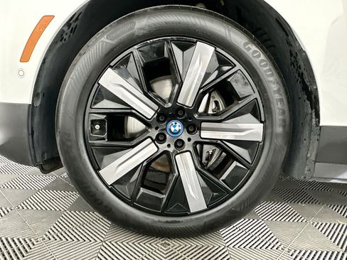 Used 2022 BMW iX xDrive50 w/ Premium Package AWD/4WD image 35