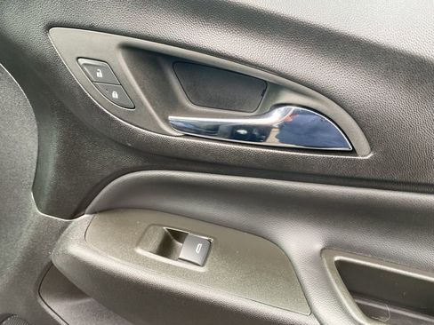 Used 2024 Chevrolet Equinox LT image 12