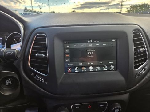 Used 2019 Jeep Compass Latitude w/ Cold Weather Group AWD/4WD image 7