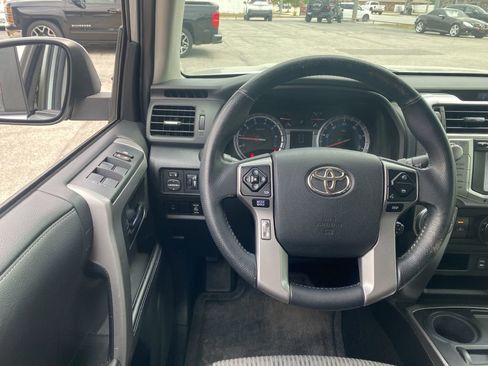 Used 2014 Toyota 4Runner SR5 image 7
