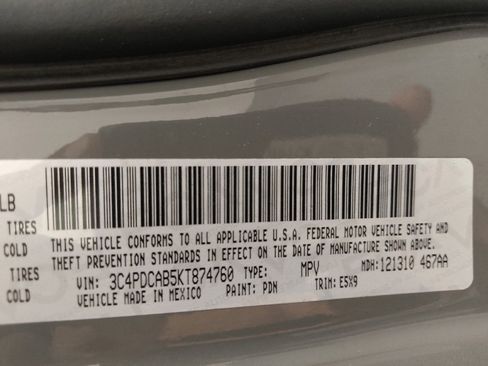 Used 2019 Dodge Journey SE FWD image 33
