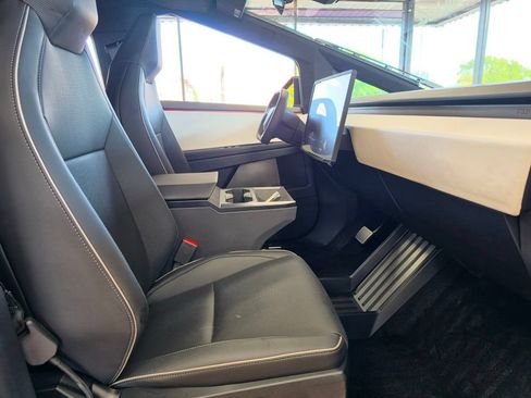 Used 2024 Tesla Cybertruck AWD Crew Cab image 28