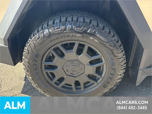 Used 2024 Tesla Cybertruck AWD Crew Cab image 20