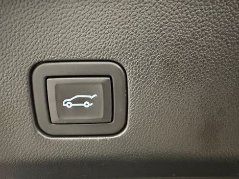 Used 2024 GMC Yukon XL Denali w/ Advanced Technology Package RWD image 19