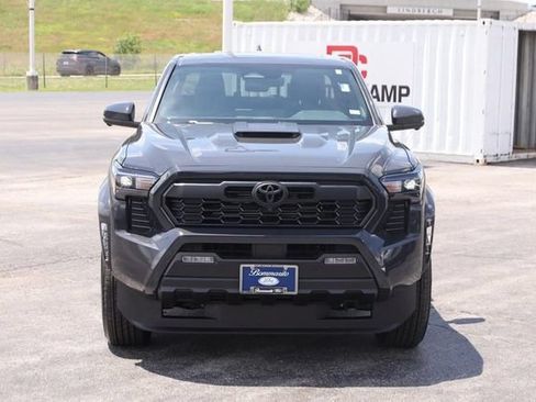 Used 2025 Toyota Tacoma TRD Sport w/ TRD Sport Premium Package AWD/4WD image 4