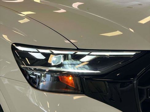 Used 2025 Audi Q8 Premium Plus image 9