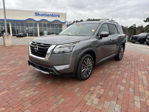 Used 2024 Nissan Pathfinder SL w/ SL Premium Package image 1