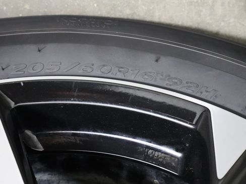 Used 2025 Nissan Sentra SV FWD image 40