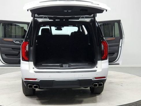 Used 2025 GMC Yukon XL Denali AWD/4WD image 14