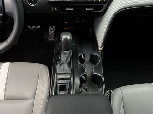 Used 2025 Toyota Camry SE w/ Multimedia Upgrade Package image 15