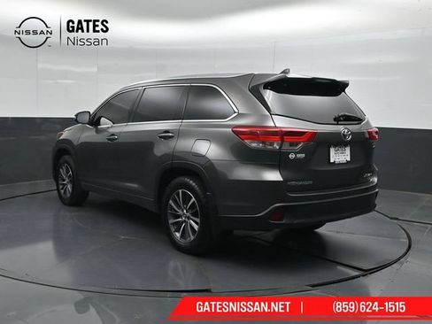 Used 2018 Toyota Highlander XLE AWD/4WD image 8