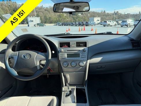Used 2010 Toyota Camry LE image 12