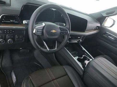 Used 2025 Chevrolet Suburban High Country image 19