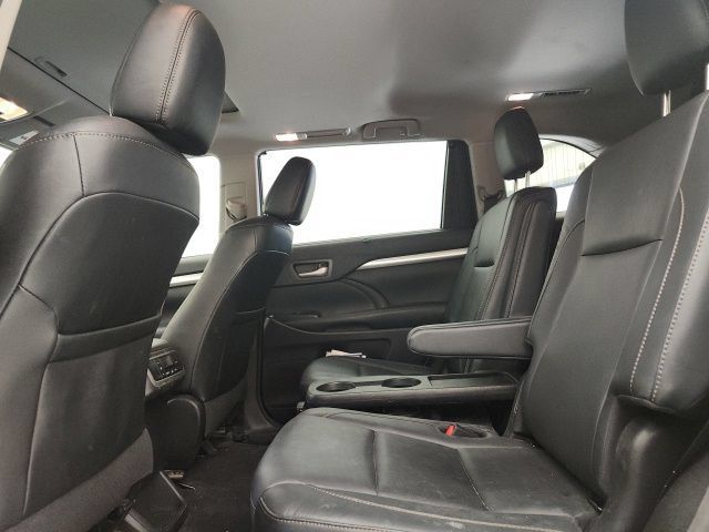 Certified 2018 Toyota Highlander XLE FWD image 9
