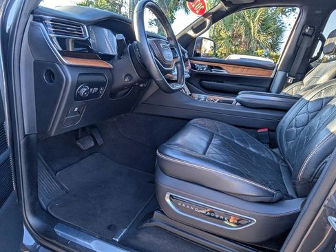 Used 2022 Jeep Grand Wagoneer Series III w/ Rear Seat Video Group 1 AWD/4WD image 11