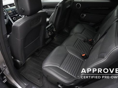 Used 2025 Land Rover Discovery S image 29