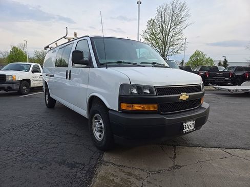 Used 2019 Chevrolet Express 3500 Extended w/ Driver Convenience Package RWD image 7
