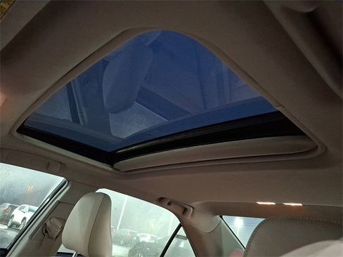 Used 2016 Toyota Camry XLE image 21