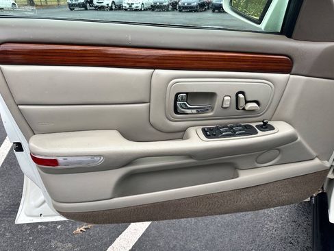 Used 1998 Cadillac De Ville D'Elegance w/ Safety/Security Pkg FWD image 12