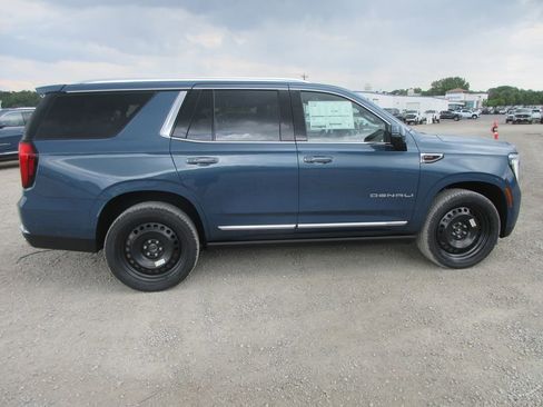 New 2026 GMC Yukon Denali w/ Denali Reserve Package AWD/4WD image 3