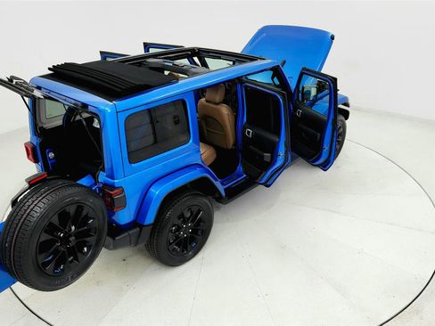 Used 2023 Jeep Wrangler Unlimited Sahara w/ Cold Weather Group image 23