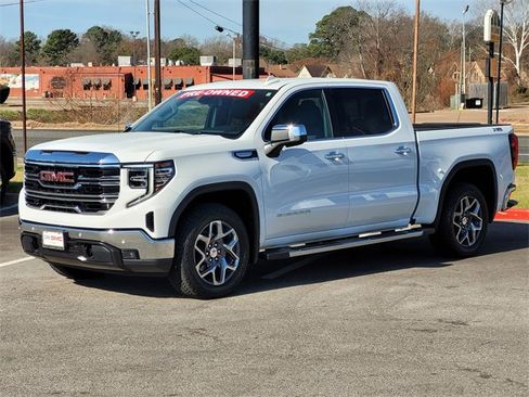 Used 2024 GMC Sierra 1500 SLT image 3
