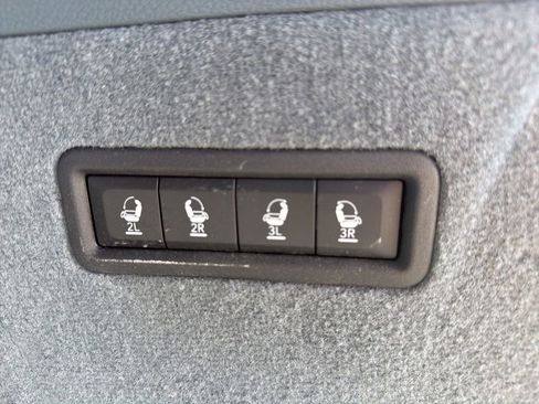 Used 2023 Jeep Grand Wagoneer Series III image 12