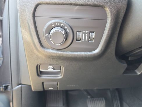 Used 2023 Jeep Grand Cherokee Altitude AWD/4WD image 25