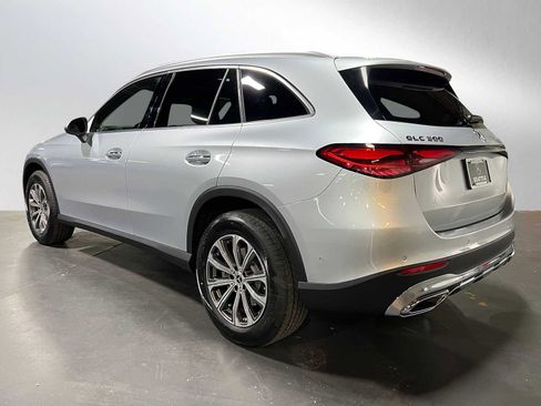 Used 2025 Mercedes-Benz GLC 300 4MATIC image 3