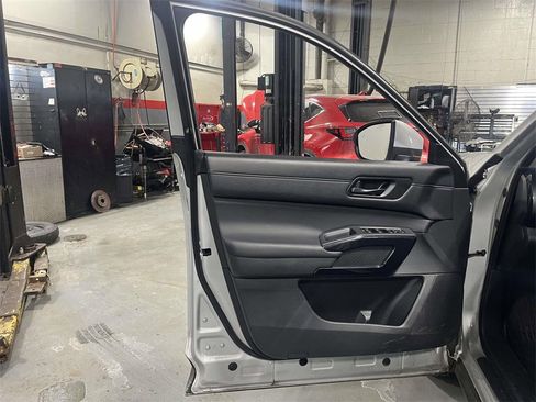 Certified 2025 Nissan Pathfinder SV image 12