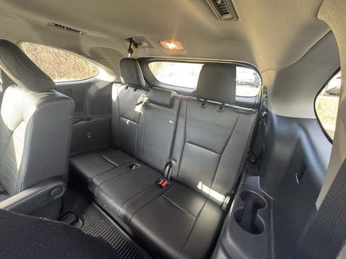 Certified 2024 Toyota Highlander XLE image 16