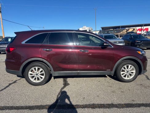 Used 2020 Kia Sorento LX image 4