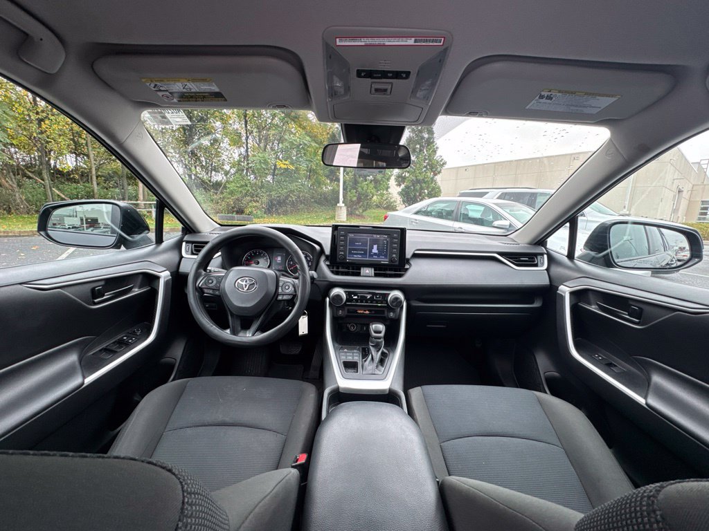 Used 2021 Toyota RAV4 LE AWD/4WD image 15