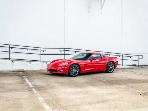Used 2005 Chevrolet Corvette Coupe w/ Preferred Equipment Group RWD image 18