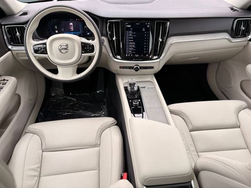 Certified 2025 Volvo V60 B5 Cross Country Ultra w/ Protection Package Premier image 24